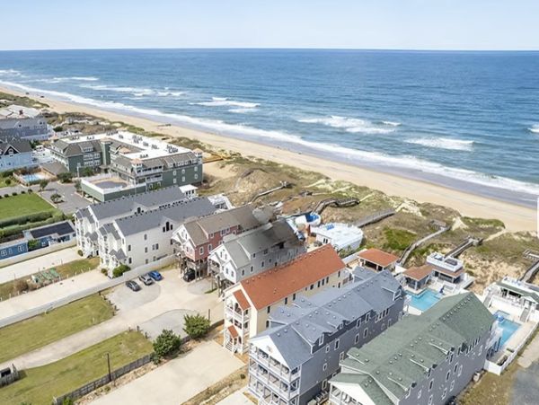 Luxurious Oceanfront Estate in Kill Devil Hills - Perfect for Large Groups